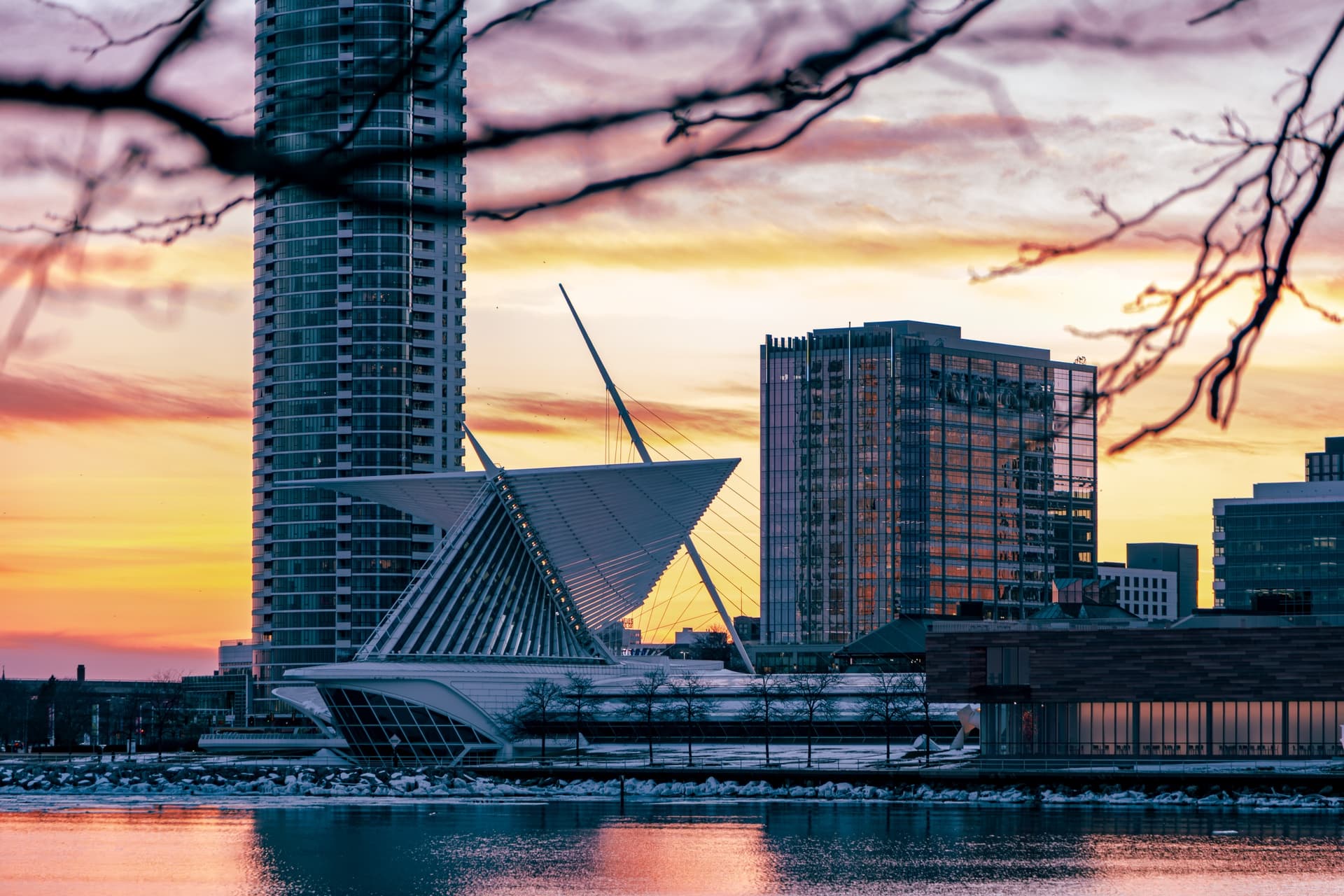 Milwaukee Peptide Therapy: Clinic vs Telehealth